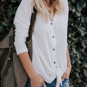 ✨THE WAFFLE KNIT KNOT HENLEY TOP IN WHITE *NWT*💕